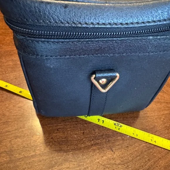 Gucci Vintage Black Leather Vanity Bag with Bamboo Handle - Picture 9 of 17